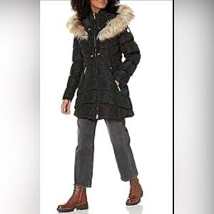 NWT Women's Small Betsey Johnson
Designer Jacket 100% Polyester Faux Fur